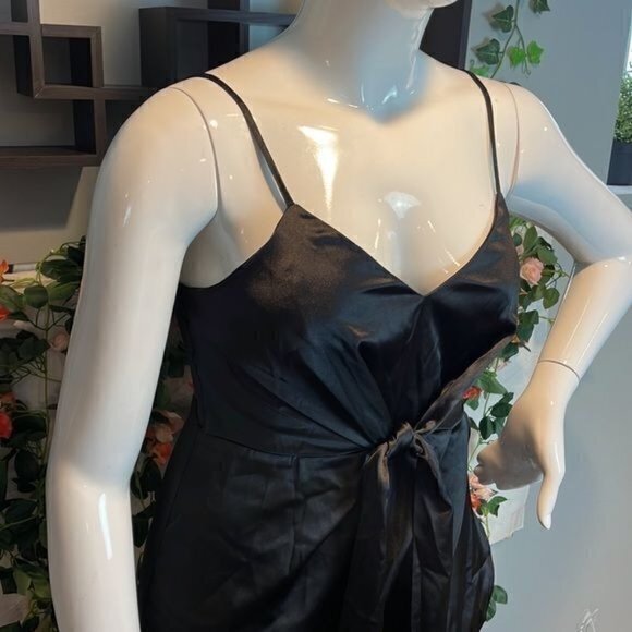 CUPSHE Black Front Tie Twist V neckline. Sleeveless Tulip hem Size‎ Large - Picture 13 of 17